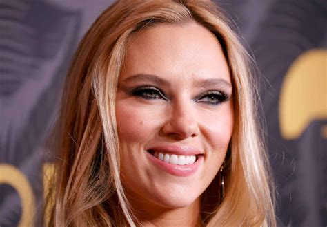 Scarlett Johansson Golden Heart Awards Cleavage Breasts Hot Celebs Home