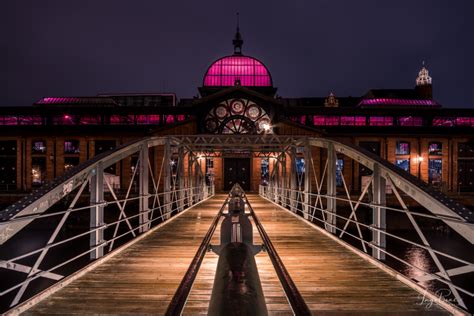 Hamburger Fischauktionshalle In Einer Verregneten Nacht Ingo Boas