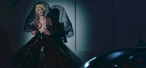 NICKI MINAJ TITS ShesFreaky