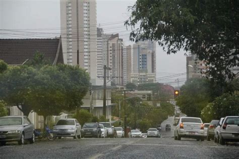 Chuva E Vento Causam Alagamentos Pane Em Sem Foro E Queda De Rvores