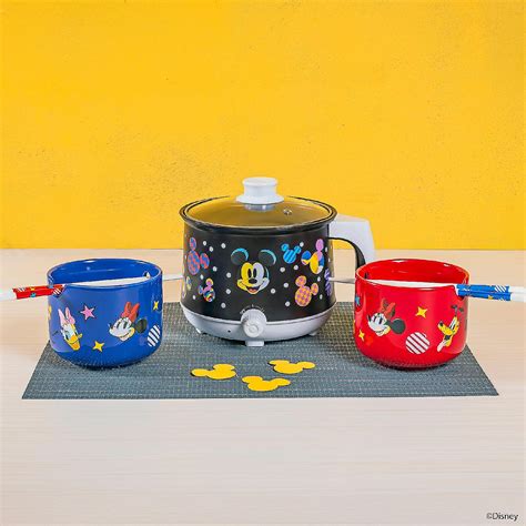 Uncanny Brands Disney Mickey Mouse Hot Pot With Ramen Bowls Cook With Your Favorite Disney