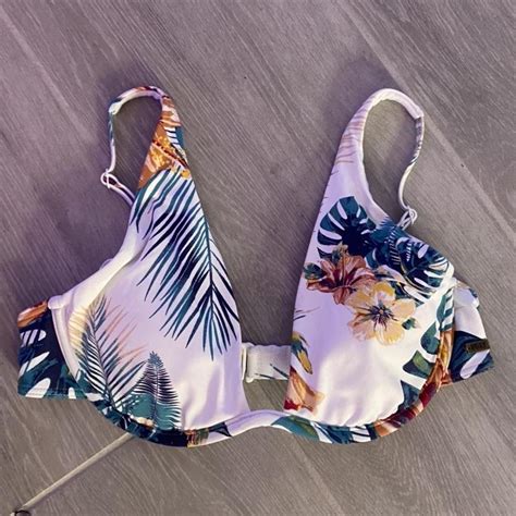 Roxy Hawaiian Print Bikini Top Never Worn Bikini Depop