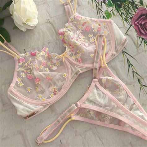 Conjunto Gardens em Tule Bordado Gardens Lingerie Moda íntima