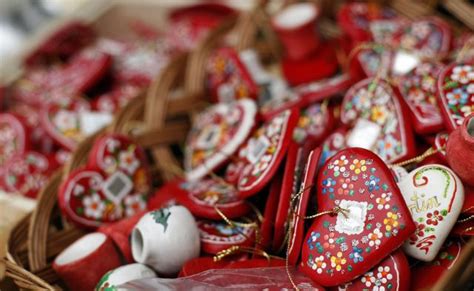 Croatian souvenir, Licitar heart, www.smart-travel.hr | Zagreb ...