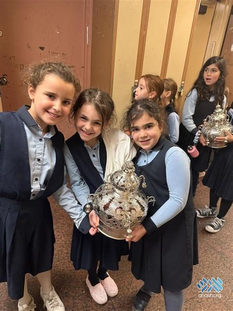 Bais Rivkah Girls Prepare For Matan Torah