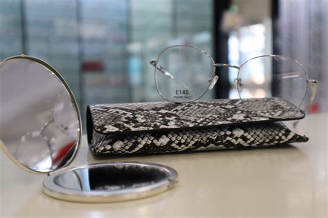 Services - Gareth Roberts Opticians