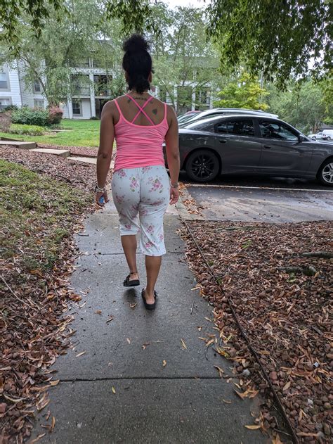 Jiggly Bubble On Sexy Lite Skin Babe VTL In Loose Jammy Pants Spandex Leggings Yoga