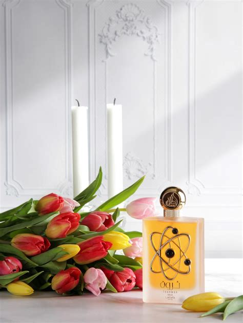 Tharwah Gold Lattafa Perfumes - una novità fragranza da donna 2022