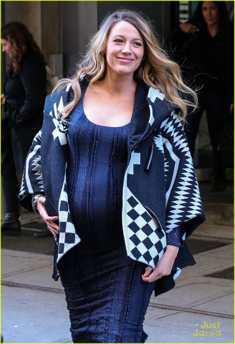 Blake Lively Keeps Her Growing Baby Bump Stylish While in NYC | Photo ...