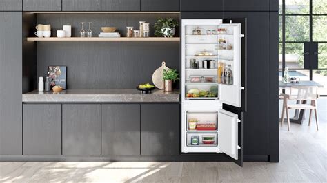 KI87VNSF0G Built In Fridge Freezer With Freezer At Bottom Siemens