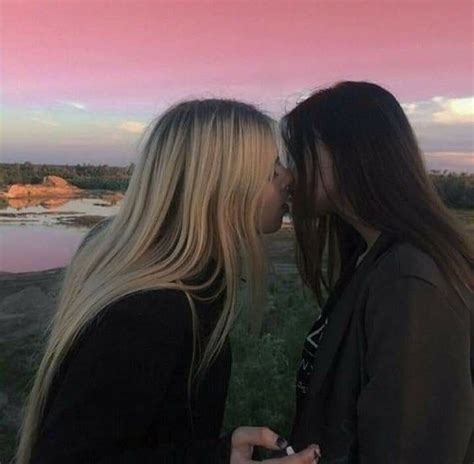 Pin By Flor On Amor L Sbico Cute Lesbian Couples Lesbian Girls In Love