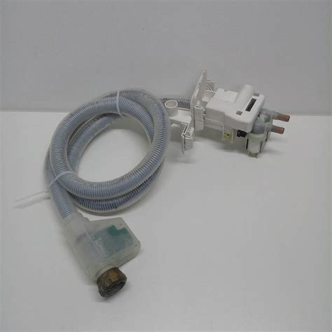 Аквастоп для стиральной машины: функции, виды, монтаж