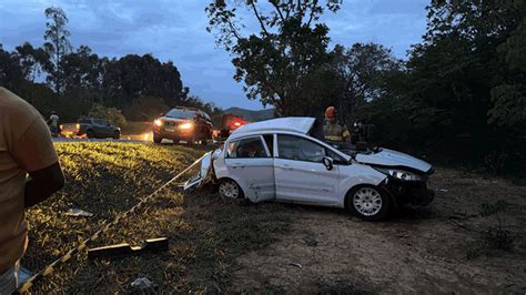 No Fim Da Tarde Na Br Choque Contra Carreta Ba Mata Mulher De