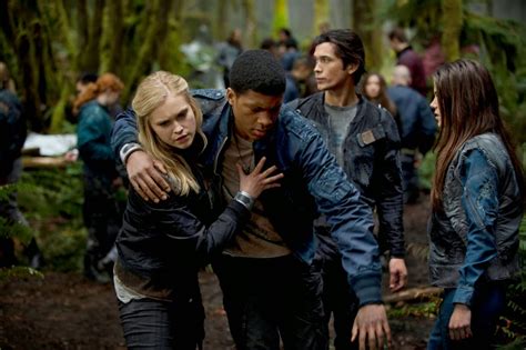 5 Second Review The 100 Season 1 Episode 1 Pilot