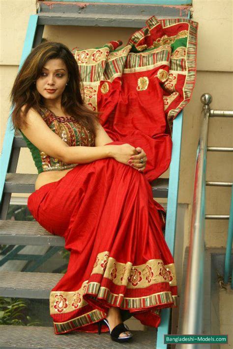 Roeeta Khan Urmi Bangladeshi Cute Beautiful Hot Sexy Ramp Model BIg Boobs Show Hot And Sexy