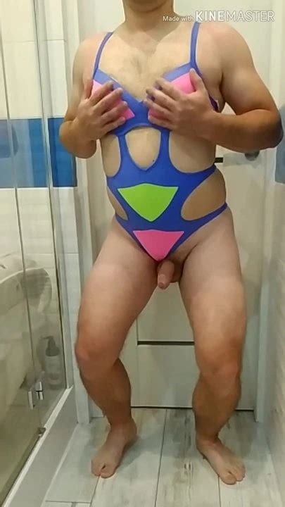 Chico en lencería sexy de bikini de traje de baño de una pieza xHamster