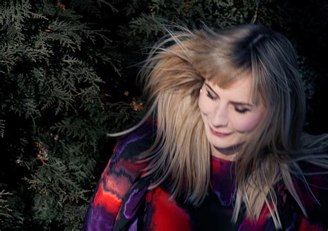 Viola Travels Blonde Redhead We Love That Sound Music Mag