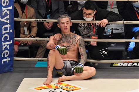 【rizin】デビュー戦tko負けの平本蓮「俺はこっからなんだよ。俺は負けてない」 ゴング格闘技