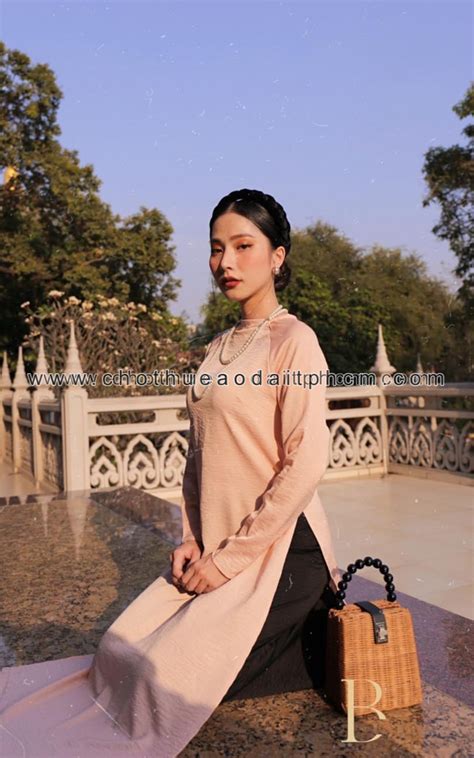 Áo dài dáng xưa màu be nude ADG Cho Thuê Áo Dài TPHCM