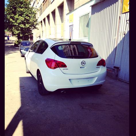 Затянул сполер в черную пленку — Opel Astra J, 1,6 л, 2011 года ...