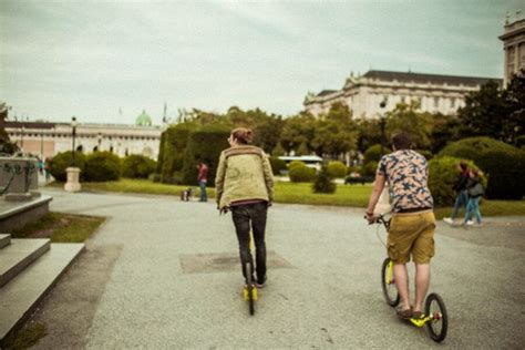 Vienna: Kick Bike Rental for City Exploration