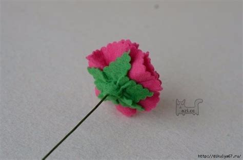 Гвоздика из фетра