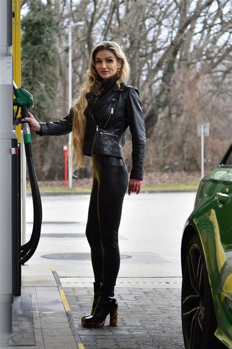 Beautiful Kamila Y O From Bratislava With Blonde Hair Id Ladadate