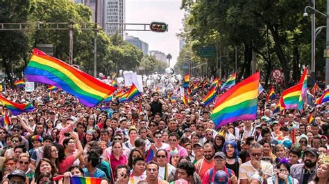 Se suman dependencias en apoyo a movimiento LGBTTTI SRE estará