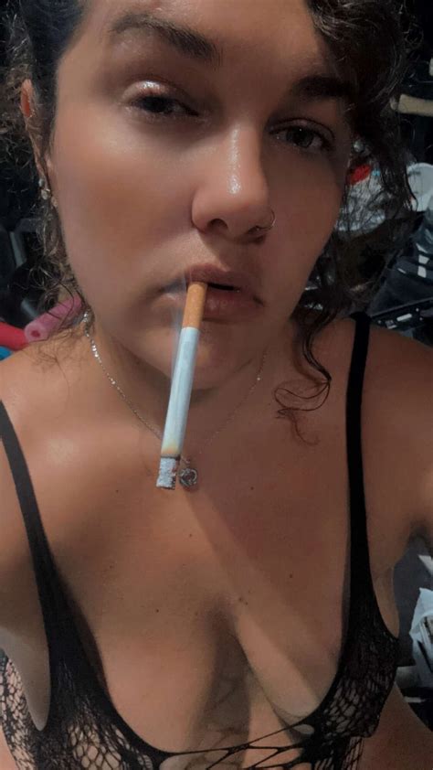 Sexy Smoking MILF Nude Pics XHamster