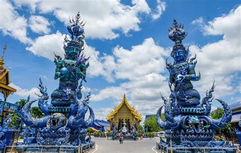 Chiang Rai Full Day Tour White Temple Black House And Blue Temple