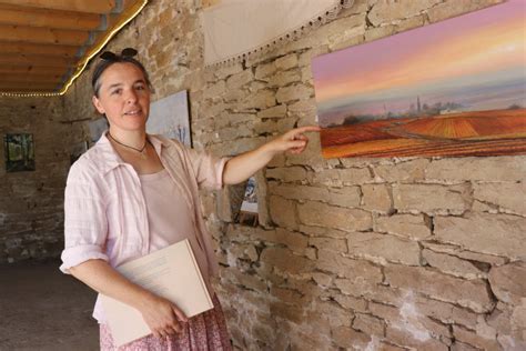Villeberny Peintre amateur elle expose pour la première fois dans son village