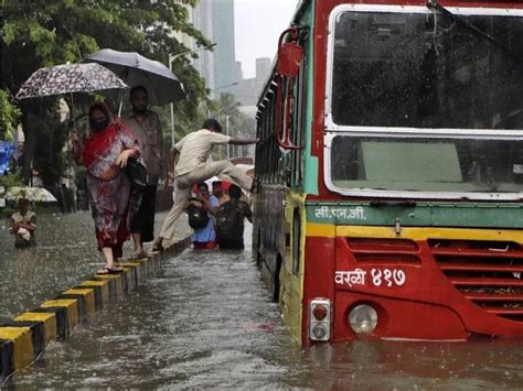 Heavy Rains In Mumbai Cause Waterlogging Traffic Disruption Mumbai