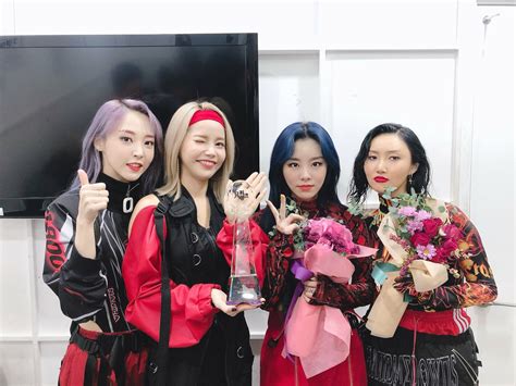 Top nhóm nhạc nữ hot nhất hiện nay BLACKPINK đã trở lại nhưng vẫn thua đối thủ bị chính