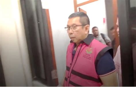 Tonton Ini Video Penahanan Dirut Waskita Karya Republika Online