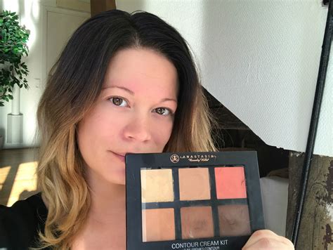 Gorgeous Lilac Smokey Eyes With Glitter And Nude Lips Makeup By Kili