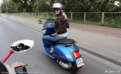 Zdjęcia Skuter Vespa Gts 125 1 Skutery Vespa Rozne Oblicza