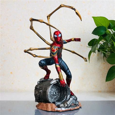 Estátua Homem Aranha Spider Man Iron Spider Vingadores Guerra Infinita