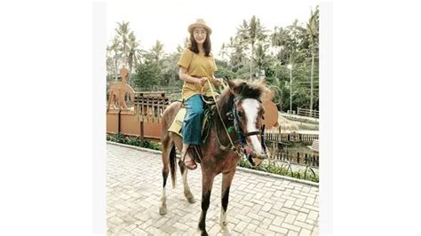 7 Potret Uut Permatasari Wajahnya Awet Muda Makin Kayak ABG Hot