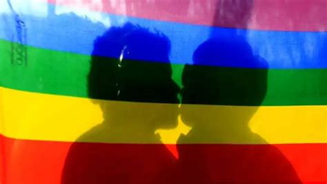 Mi Hanno Buttato Su Un Letto E Mi Hanno Violentato Il Terribile Racconto Di Un Ragazzo Gay