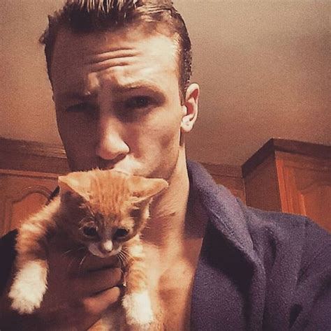 Hot Dudes With Kittens Instagram Is What You Need Right Meow Bored Panda