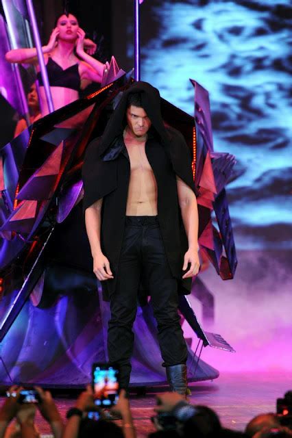 Hot Titans Bench Universe 2012 Dingdong Dantes