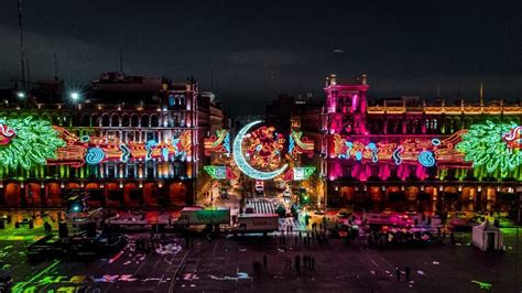 Viva México Así luce el centro de la capirucha con el alumbrado