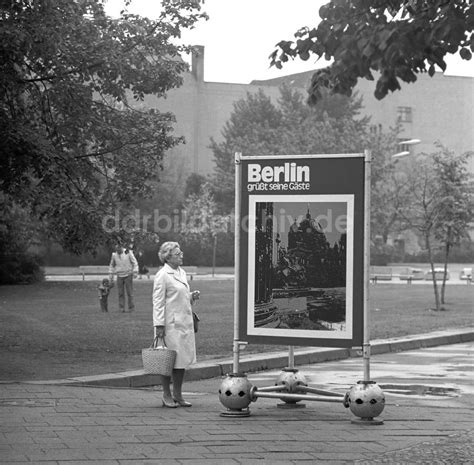 DDR Fotoarchiv Berlin DDR Berlin grüßt seine Gäste 1983