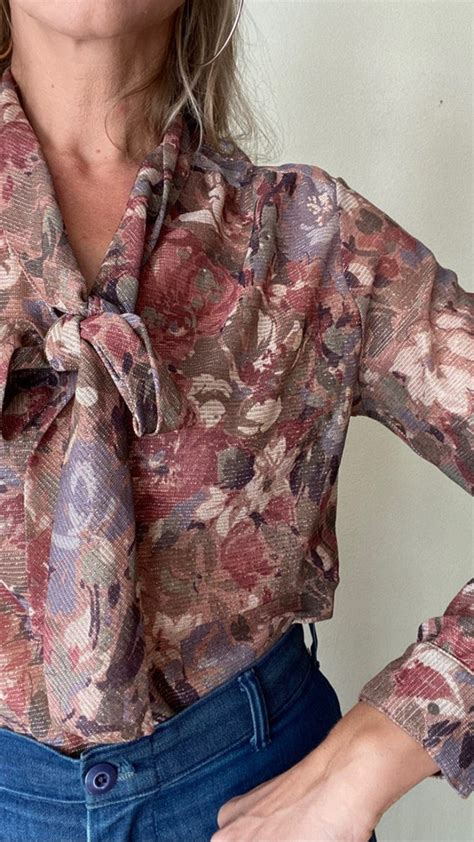 S S Autumnal Tone Pussy Bow Gold Sheen Gliste Gem