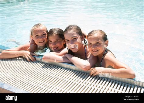 Bikini F R Bis Zehnj Hrige Kinder Fotos Und Bildmaterial In Hoher Aufl Sung Alamy