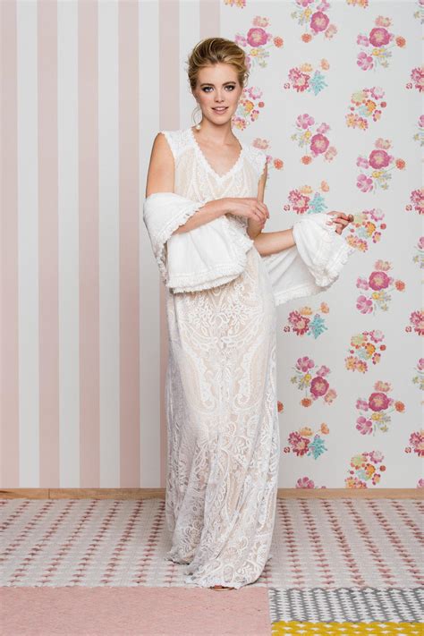 Brautkleid Nude Schmales Spitzenkleid Mit Atemberaubender T Llr Cken