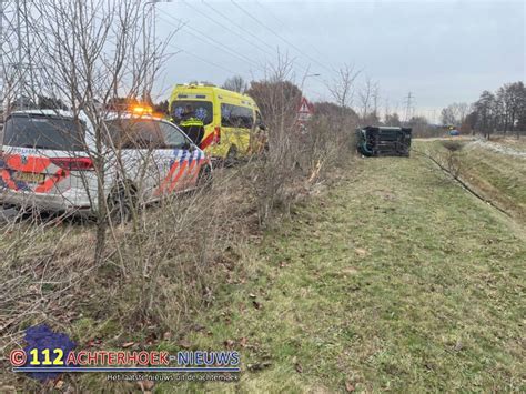 Auto Belandt Op Zijn Kant In Berm In Didam Man Komt Met De Schrik Vrij