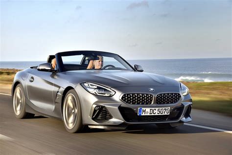 The new BMW Z4 M40i Roadster in color Frozen Grey II metallic and 19" M