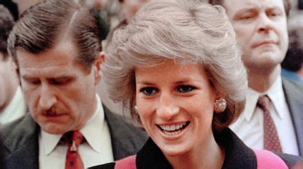 Lady Diana de rebelde de la monarquía británica a figura venerada en