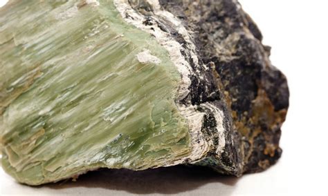 Vorkommen und Eigenschaften von Asbestarten